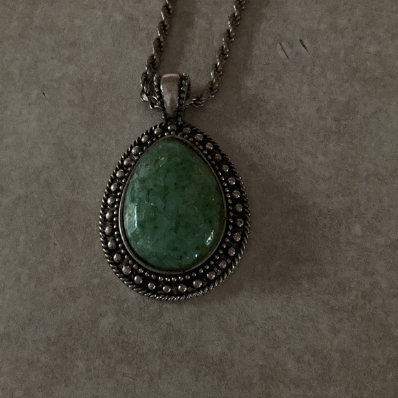 Green stone necklace - Picture 2 of 5
